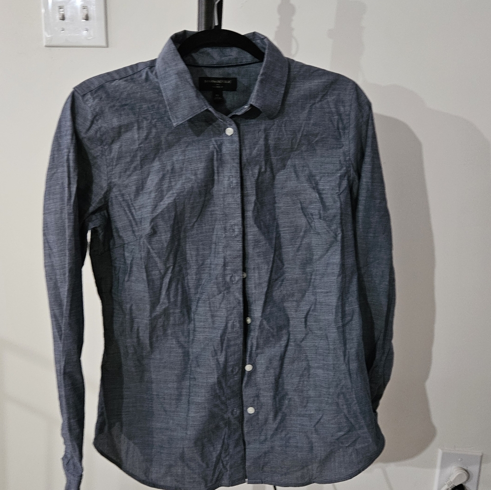 Women's Banana Republic Button Down - Picture 2 of 7